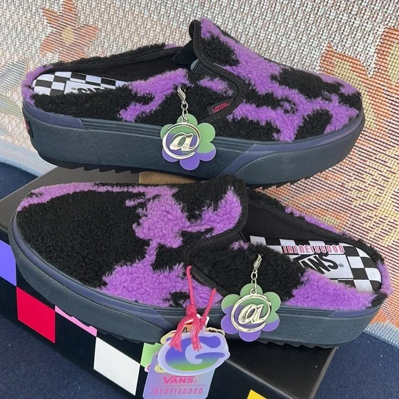 Vans WMNS Classic Slip-0n
Ireneisgood Multi
VN0A4BVZBMB
Platforms - Picture 10 of 16